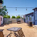 Stunning 3Br2Ba Haven In Downtowns Heart