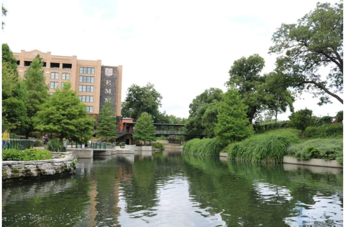 Stunning 3br2ba Haven In Downtowns Heart * San Antonio