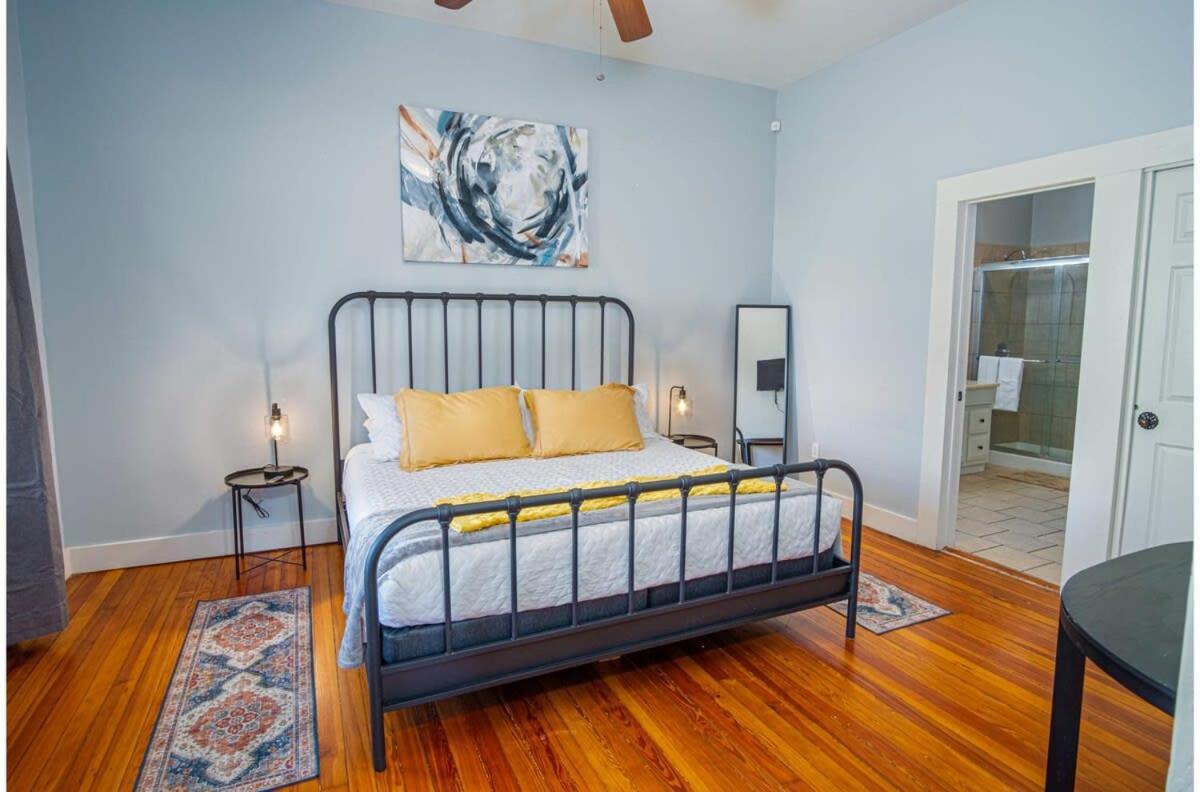 Stunning 3br2ba Haven In Downtowns Heart * San Antonio
