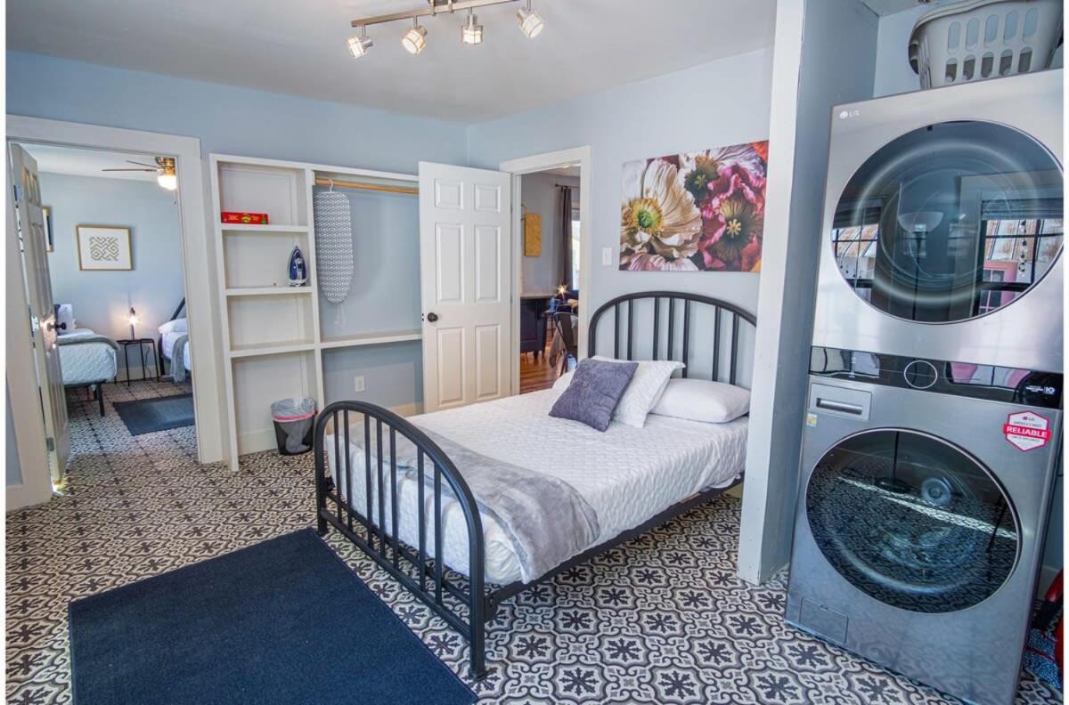 Holiday home Stunning 3br2ba Haven In Downtowns Heart