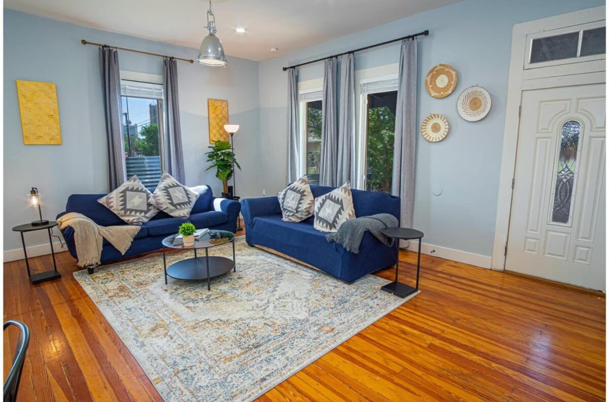 Stunning 3br2ba Haven In Downtowns Heart Holiday home