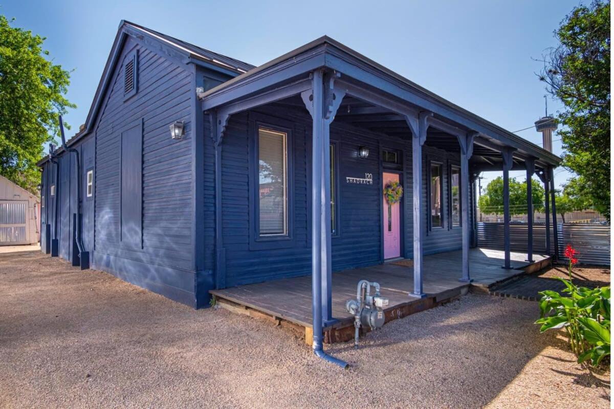 Stunning 3br2ba Haven In Downtowns Heart Holiday home